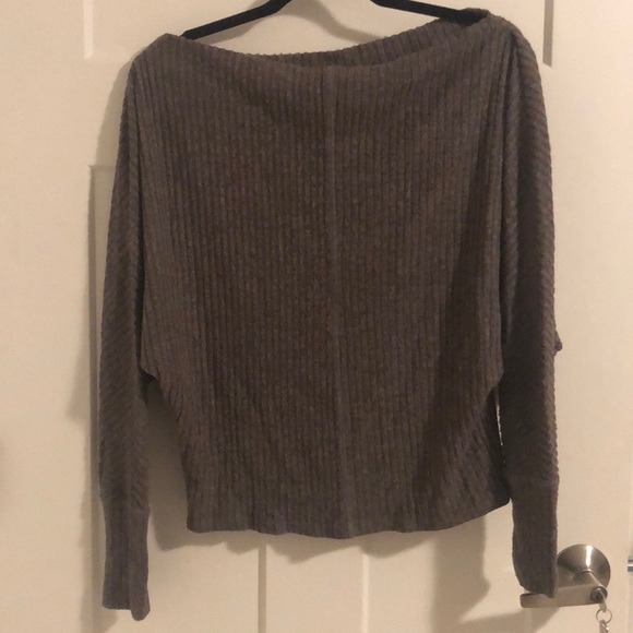 Off-the-shoulder sweater - Picture 2 of 2